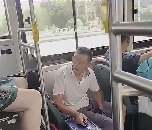 坐公交车视频,城市流动生活的缩影