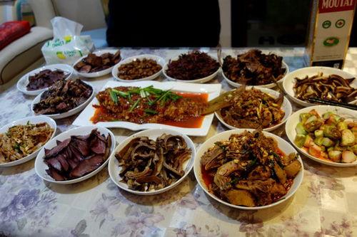 一桌子菜图片大全,尽享美食盛宴